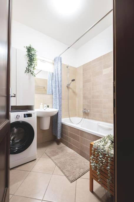 Bright Downtown Balcony Retreat Διαμέρισμα Βουδαπέστη Εξωτερικό φωτογραφία