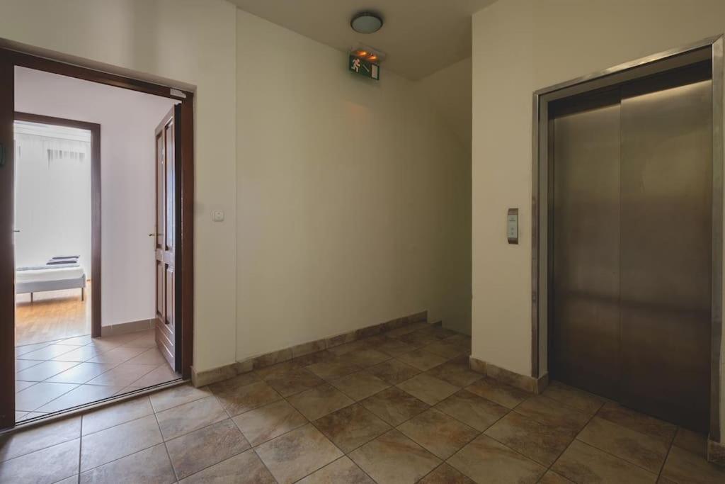 Bright Downtown Balcony Retreat Διαμέρισμα Βουδαπέστη Εξωτερικό φωτογραφία