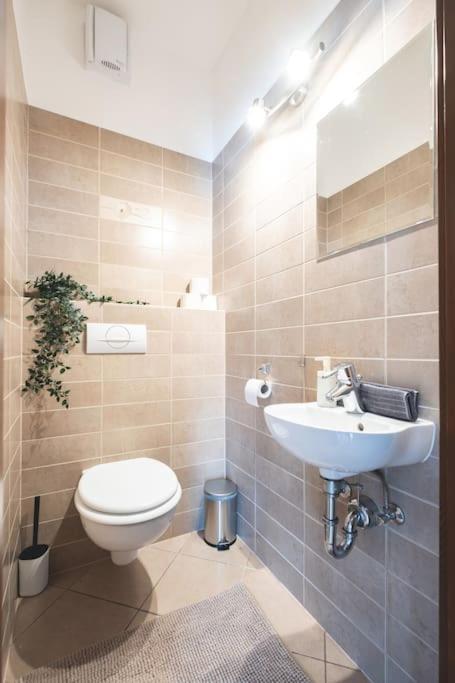 Bright Downtown Balcony Retreat Διαμέρισμα Βουδαπέστη Εξωτερικό φωτογραφία