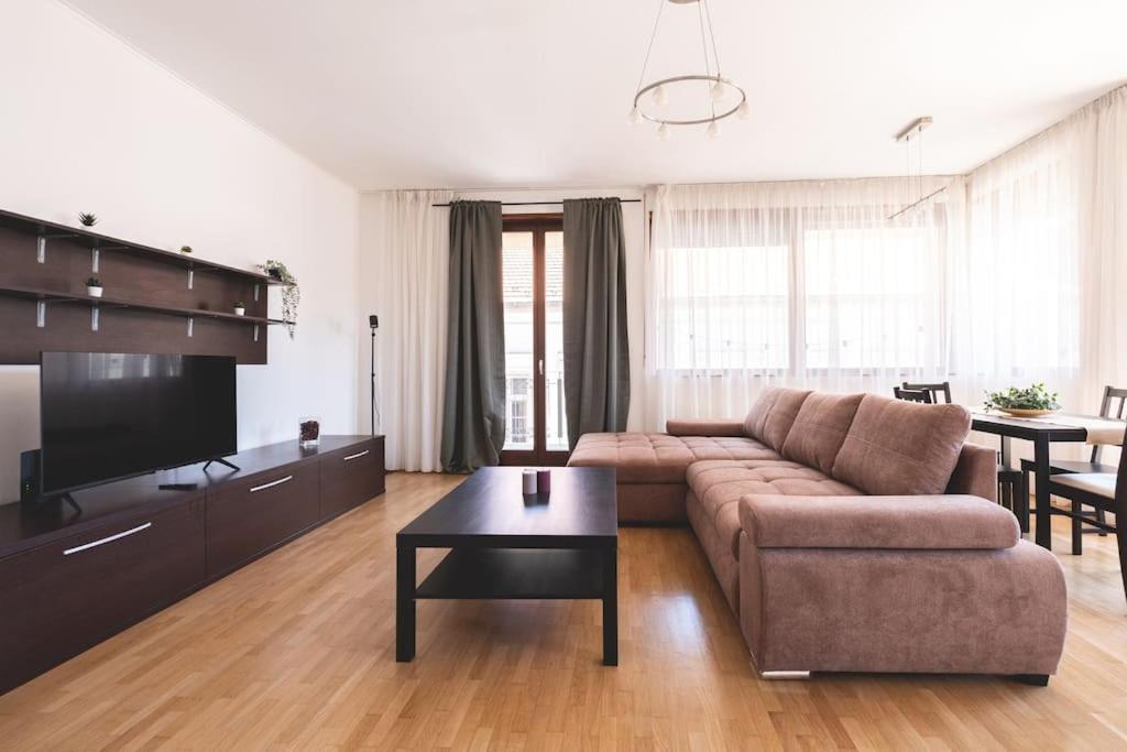 Bright Downtown Balcony Retreat Διαμέρισμα Βουδαπέστη Εξωτερικό φωτογραφία