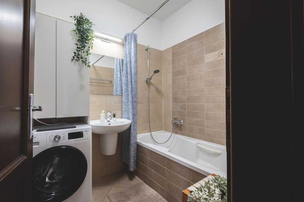 Bright Downtown Balcony Retreat Διαμέρισμα Βουδαπέστη Εξωτερικό φωτογραφία
